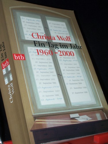 Artikelbild des Artikels “Ein Tag im Jahr : 1960 - 2000 / Christa Wolf. [Mit 20 Collagen von
Martin Hoffmann] “