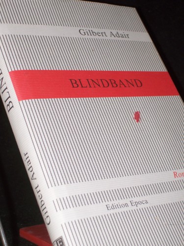 Artikelbild des Artikels “Blindband / Gilbert Adair. Aus dem Engl. von Thomas Schlachter “
