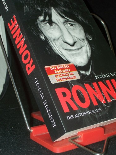 Artikelbild des Artikels “Ronnie : die Autobiografie / Ronnie Wood. Aus dem Engl. von Stefan
Rohmig “