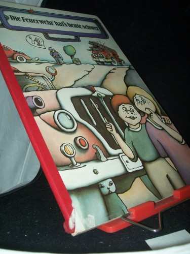 Artikelbild des Artikels “Die Feuerwehr hat's heute schwer / [Ill.: Hans-Joachim Blank. Text: Waldemar Dege] “