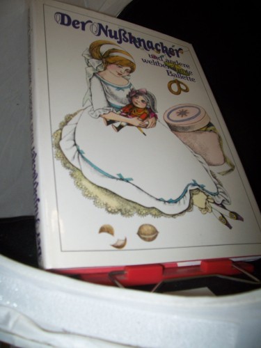 Artikelbild des Artikels “Der Nußknacker und andere weltberühmte Ballette / [Textautoren und
Ill.: Ilona Borska... Ins Dt. übertr. von A. Albertová...] “