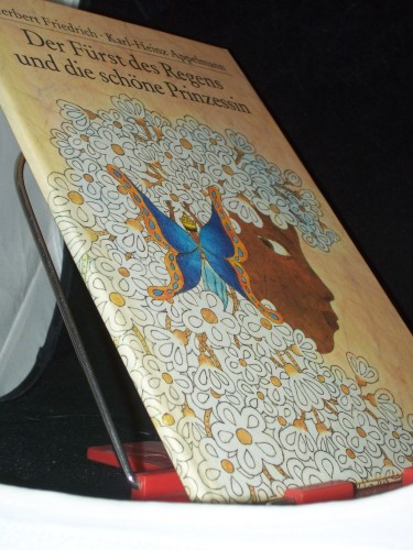 Artikelbild des Artikels “Der Fürst des Regens und die schöne Prinzessin : ein Märchen aus
Java / nacherzählt von Herbert Friedrich. Bilder von Karl-Heinz
Appelmann “