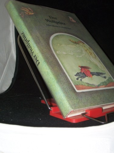 Artikelbild des Artikels “Der Wolfprinz : schwed. Trollmärchen / hrsg. von Klaus Möllmann.
Ill. von Renate Totzke-Israel. [Nachw. u. Anm. von Klaus Möllmann.
Aus d. Schwed. übers. von Hans-Jürgen Hube...] “