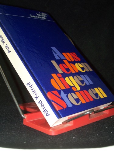 Artikelbild des Artikels “Aus lebendigen Steinen : Laien im Dienst d. Kirche in d. Diaspora /
zsgest. u. bearb. von Alfred Kumpf “