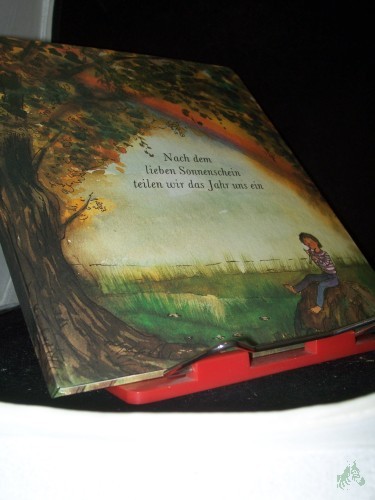 Product image of the product “Nach dem lieben Sonnenschein teilen wir das Jahr uns ein : ein Vorlese-, Bilder- und Singebuch für Kinder von 3 bis 6 Jahren / Text von Günther Ebert. Ill. von Sabine Naumann ”