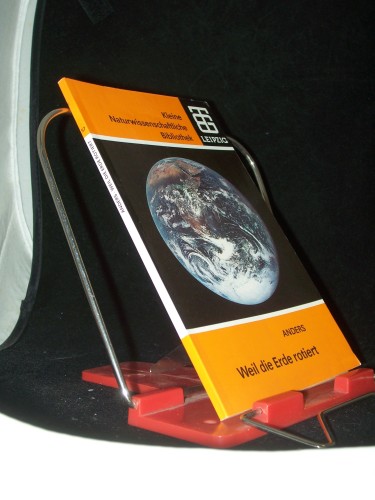 Artikelbild des Artikels “Weil die Erde rotiert / S. Anders “