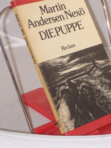 Artikelbild des Artikels “Die Puppe und andere Erzählungen : aus d. Dän. / Martin Andersen
Nexö. Mit e. Nachw., d. Martin Andersen Nexö geschrieben hat. Mit 8
Holzschn. von Ellen Willnow “