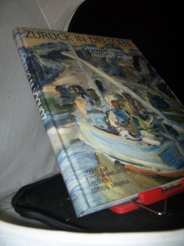 Artikelbild des Artikels “Zurück in Dresden : eine Ausstellung Ehemals Vermißter Werke aus
Dresdener Museen ; Skulpturensammlung, Rüstkammer,
Kupferstich-Kabinett, Gemäldegalerie Alte Meister, Gemäldegalerie
Neue Meister, Kunstgewerbemuseum, Porzellansammlung ; [anl “