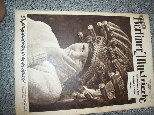 Artikelbild des Artikels “14/1955 SO JUNG UND SCHON UNTER DER HAUBE VOM TRAGISCHEN ENDE CAROLAS
ZOPFES BERICHT “