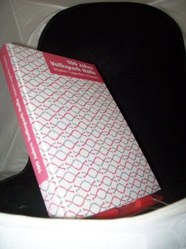 Artikelbild des Artikels “100 Jahre Volkspark Halle : Utopien - Legenden - Visionen ; Begleitpublikation zu einem interdisziplinären Projekt vom 29. Juni bis 15. Juli 2007 / [hrsg. vom Volkspark Halle e.V. Katalogred.: Angela Dolgner ; Christine Fuhrmann] “
