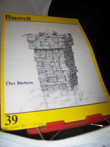 Artikelbild des Artikels “39/1982 Über Büchern “