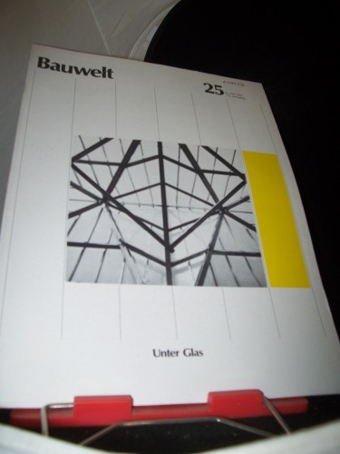 Artikelbild des Artikels “25/1983 unter Glas “