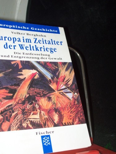 Product image of the product “Europa im Zeitalter der Weltkriege : die Entfesselung und Entgrenzung der Gewalt / Volker Berghahn ”