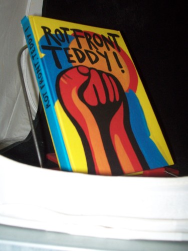 Artikelbild des Artikels “Rot Front, Teddy! : e. Lesebuch für Thälmannpioniere / hrsg. von
Reimar Dänhardt “