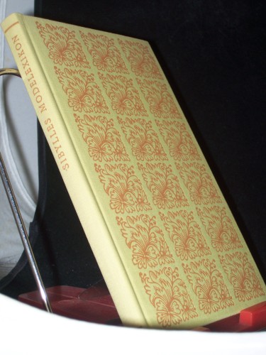 Artikelbild des Artikels “Sybilles Modelexikon : ABC der Mode / [Hrsg.: Margot Pfannstiel. Ill.:
Gisela Röder] “