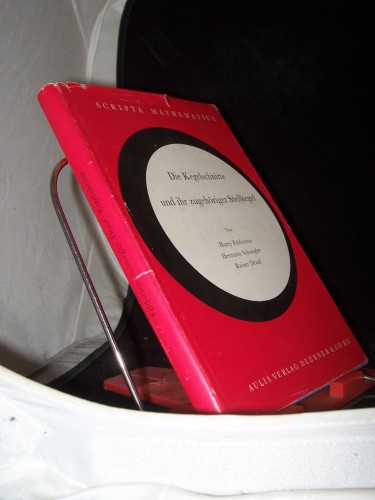 Artikelbild des Artikels “Die Kegelschnitte und ihr zugehöriger Steilkegel Teil: [Hauptwerk]. “