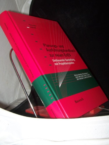 Artikelbild des Artikels “Planungs- und Ausführungshandbuch zur neuen EnEV : umfassende Darstellung mit Projektbeispielen ; mit den aktuellen Neuerungen in EnEV, DIN 4108-2, DIN V 4108-6, DIN 4108 Bbl 2, DIN EN ISO 6946 / Stefan Horschler ; Kati Jagnow “