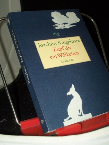 Artikelbild des Artikels “Zupf dir ein Wölkchen : Gedichte / Joachim Ringelnatz. Ausgew. und
hrsg. von Günter Stolzenberger “