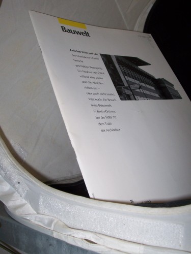 Artikelbild des Artikels “15/1990 Zwischen West und Ost “