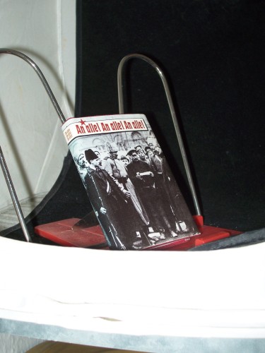 Artikelbild des Artikels “An alle! An alle! An alle! : Zitate, Maximen u. Sentenzen aus Werken über d. Grosse Sozialist. Oktoberrevolution sowie über d. Bürgerkrieg u.d. militär. Intervention / ausgew. u. eingeleitet von Dieter Kuchmann “