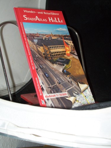 Artikelbild des Artikels “Kellermann, Bernd: Wander- und Reiseführer Teil: Stadtatlas Halle
(S.) : [mit 24 Karten, Innenstadtkarte und Straßenverzeichnis ;
Maßstab 1:15000] “