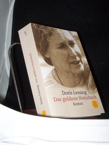 Artikelbild des Artikels “Das goldene Notizbuch : Roman / Doris Lessing. Aus dem Engl. von Iris
Wagner “