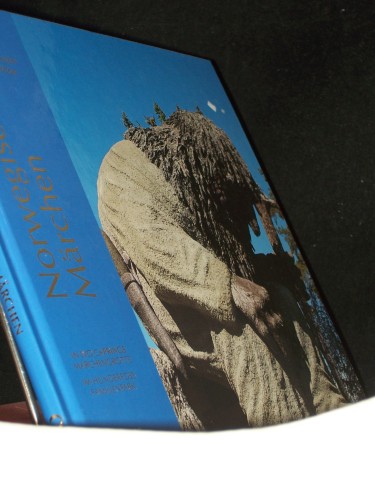 Artikelbild des Artikels “Norwegische Märchen : in Ivo Caprinos Märchengrotte ; im
Hunderfoss-Familienpark / P. Chr. Asbjörnsen und Jörgen Moe. [Dt.
Übers.: Helga Koste] “