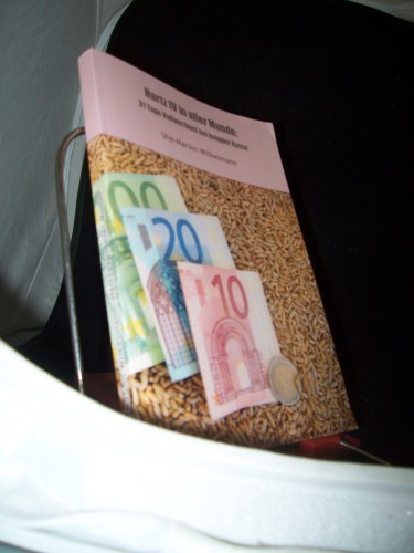 Artikelbild des Artikels “Hartz IV in aller Munde : 31 Tage Vollwertkost bei knapper Kasse /
Ute-Marion Wilkesmann “