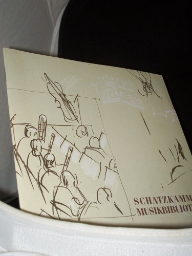 Artikelbild des Artikels “Schatzkammer Musikbibliothek : Ausstellung in d. Leipziger
Stadtbibliothek 25. Mai bis 26. Aug. 1993 / Leipziger Städt.
Bibliotheken. [Red.: Erika Schneider] “