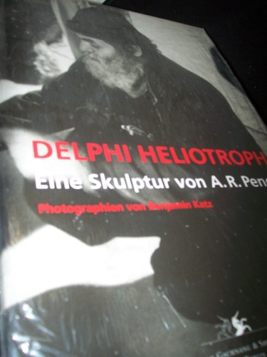 Artikelbild des Artikels “Delphi Heliotroph. Eine Skulptur von A.R.Penck “