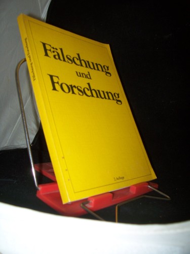Artikelbild des Artikels “Fälschung und Forschung : Ausstellung, Museum Folkwang Essen, Oktober
1976 - Januar 1977 ; Skulpturengalerie, Staatl. Museen Preuss.
Kulturbesitz Berlin, Januar - März 1977 / [Katalogbearb. Heinz
Althöfer...] “