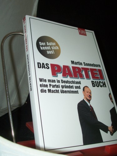 Artikelbild des Artikels “Das Partei-Buch : wie man in Deutschland eine Partei gründet und die Macht übernimmt / Martin Sonneborn “