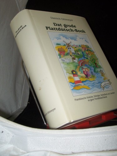 Artikelbild des Artikels “Dat grode Plattdütsch-Book - Plattdütsche Snäcke, Döntjes,
Vertellers un Leeder ut ganz Norddütschland “