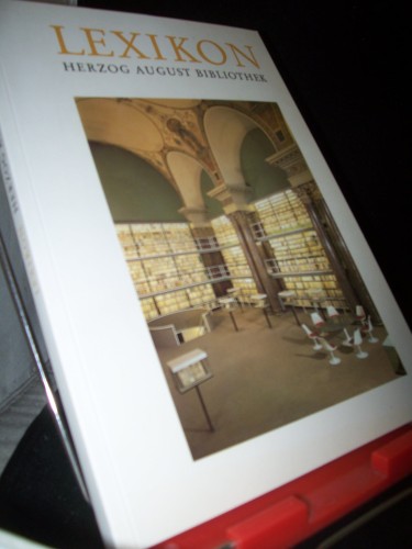 Artikelbild des Artikels “Lexikon zur Geschichte und Gegenwart der Herzog-August-Bibliothek
Wolfenbüttel : Paul Raabe zum 29.2.92 / im Auftr. der Gesellschaft
der Freunde der Herzog-August-Bibliothek hrsg. von Georg Ruppelt und
Sabine Solf “