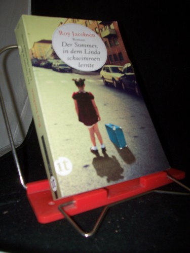 Artikelbild des Artikels “Der Sommer, in dem Linda schwimmen lernte : Roman / Roy Jacobsen. Aus dem Norgw. von Gabriele Haefs “