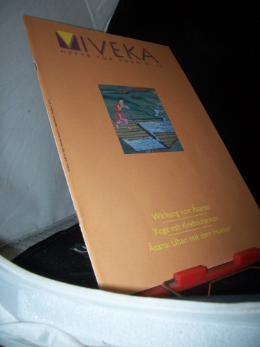 Artikelbild des Artikels “24/2001 Yoga und Spiritualität Yoga mit Jugendlichen – Teil 4
Wirkungen von Āsana – Teil 3 Yoga mit Krebskranken Serie Āsana –
Üben vom Hocker “