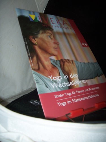 Artikelbild des Artikels “48/2011 Yoga in den Wechseljahren Studie – Yoga für Frauen mit
Brustkrebs Yoga im Nationalsozialismus “