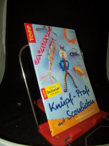 Artikelbild des Artikels “Knüpf-Profi mit Scoubidou : Kniffliges leicht gemacht / Inge Walz “