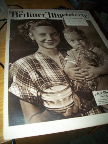 Artikelbild des Artikels “25/1952 Mit Brot und Salz ins neue Heim “