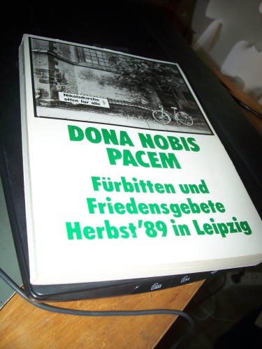 Artikelbild des Artikels “Dona nobis pacem : Fürbitten und Friedensgebete Herbst '89 in Leipzig
/ hrsg. von Günter Hanisch... “