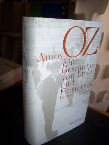 Artikelbild des Artikels “Eine Geschichte von Liebe und Finsternis / Amos Oz. Aus dem Hebr. von Ruth Achlama “