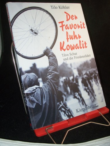 Artikelbild des Artikels “Der Favorit fuhr Kowalit : Täve Schur und die Friedensfahrt / Tilo
Köhler “