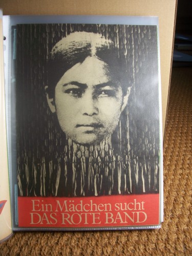Artikelbild des Artikels “Nr. 13 Ein Mädchen sucht DAS ROTE BAND “