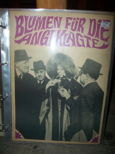 Artikelbild des Artikels “71/68 Blumen für die Angeklagte “