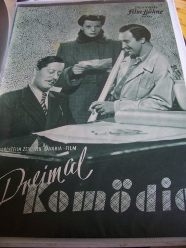 Artikelbild des Artikels “No 323, Dreimal Komödie “