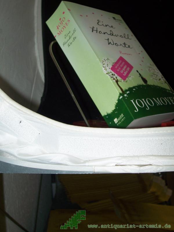 Product image 1 of the product “Eine handvoll Worte : Roman / Jojo Moye. Aus dem Engl. von Marion Balkenhol ”