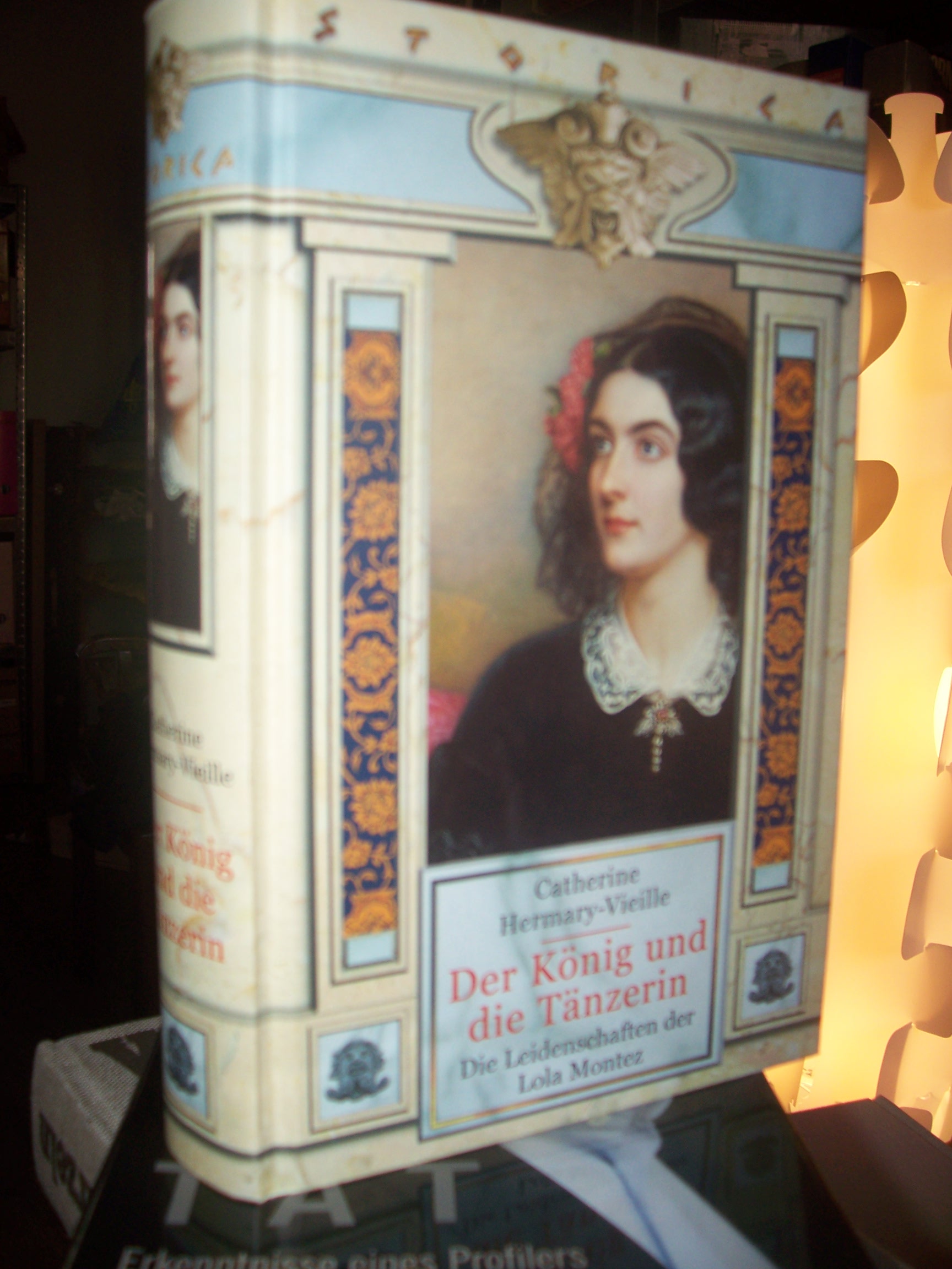Artikelbild 1 des Artikels “Der König und die Tänzerin : Roman ; [die Leidenschaften der Lola Montez] / Catherine Hermary-Vieille. [Übers. aus dem Franz. von Maria Buchwald] “