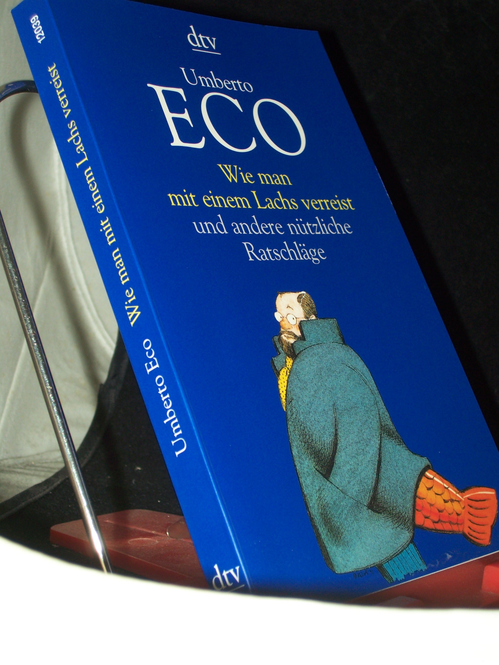 Artikelbild 1 des Artikels “Wie man mit einem Lachs verreist und andere nützliche Ratschläge /
Umberto Eco. Dt. von Burkhart Kroeber und Günter Memmert “