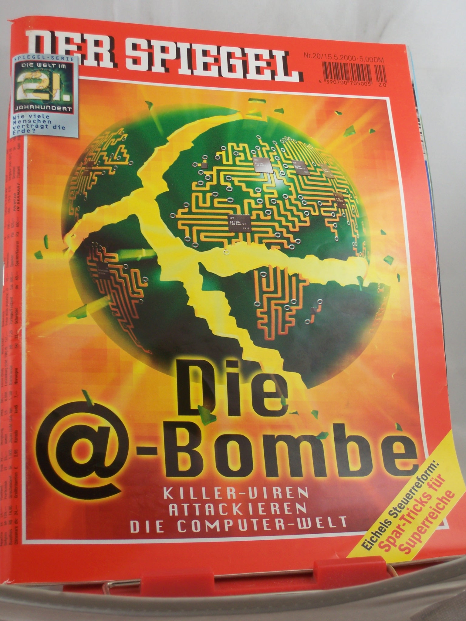 Artikelbild 1 des Artikels “20/2000, Die @-Bombe. Killer-Viren attackieren die Computer-Welt; Globus, Platinen “