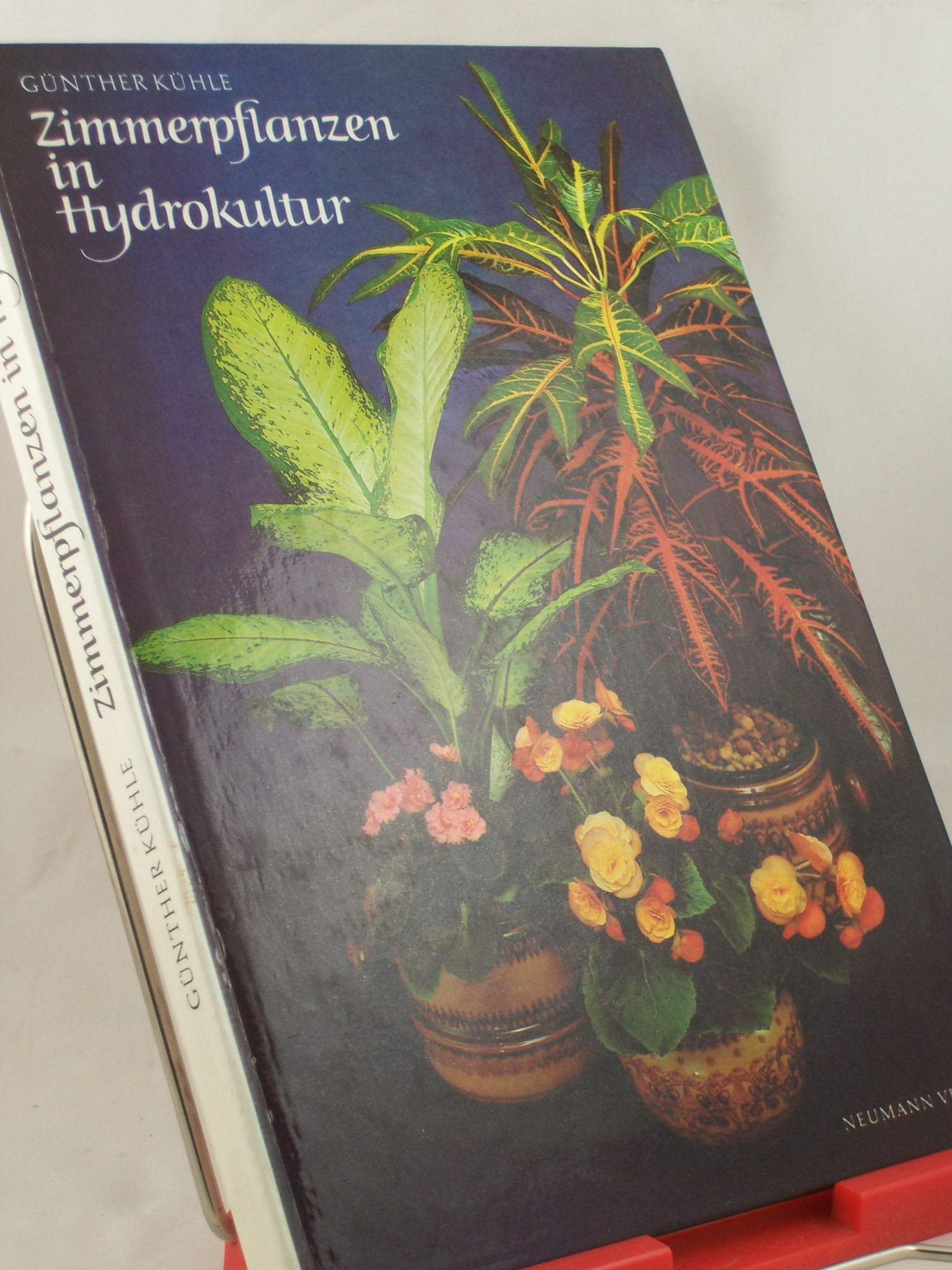 Artikelbild 1 des Artikels “Zimmerpflanzen in Hydrokultur / Günther Kühle. Bildideen u. Zeichn. von Hans Preusse “